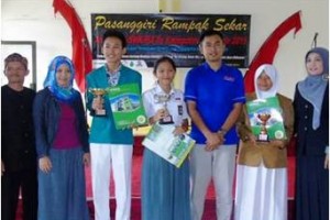 Pemenang Pasanggiri rampak Sekar saat Berfoto Bersama